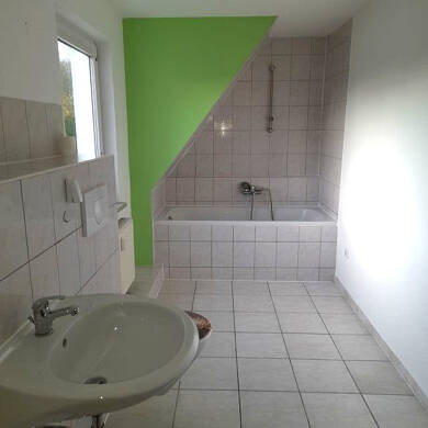 Wohnung zur Miete 265 € 2 Zimmer 45 m² Dachgeschoss, 2. Geschoss frei ab sofort Ernst-Schneller-Str. 3 Wiesenburg Wildenfels 08134
