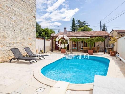 Haus zum Kauf 432.000 € 210 m² 200 m² Grundstück Rovinj