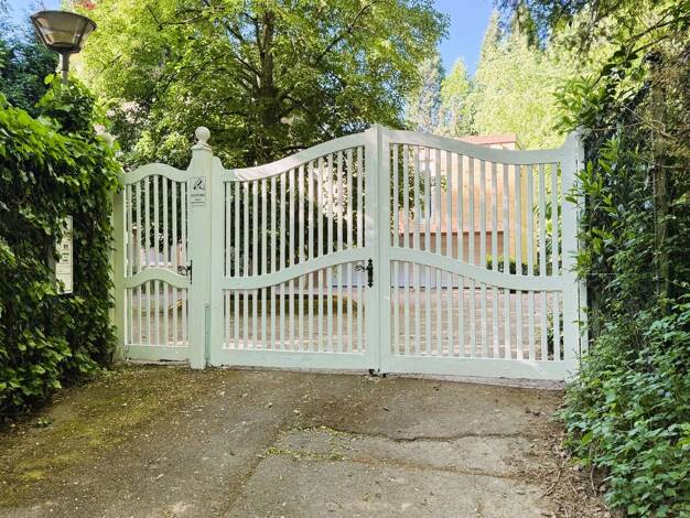 Einfamilienhaus zum Kauf 9 Zimmer 481 m² 6.600 m² Grundstück Bischmisheim Saarbrücken 66132