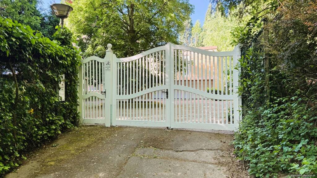 Einfamilienhaus zum Kauf 9 Zimmer 481 m² 6.600 m² Grundstück Bischmisheim Saarbrücken 66132