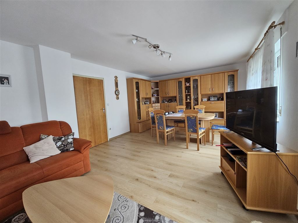 Mehrfamilienhaus zum Kauf 298.000 € 7 Zimmer 140 m²<br/>Wohnfläche 1.810 m²<br/>Grundstück Pfändhausen Dittelbrunn 97456