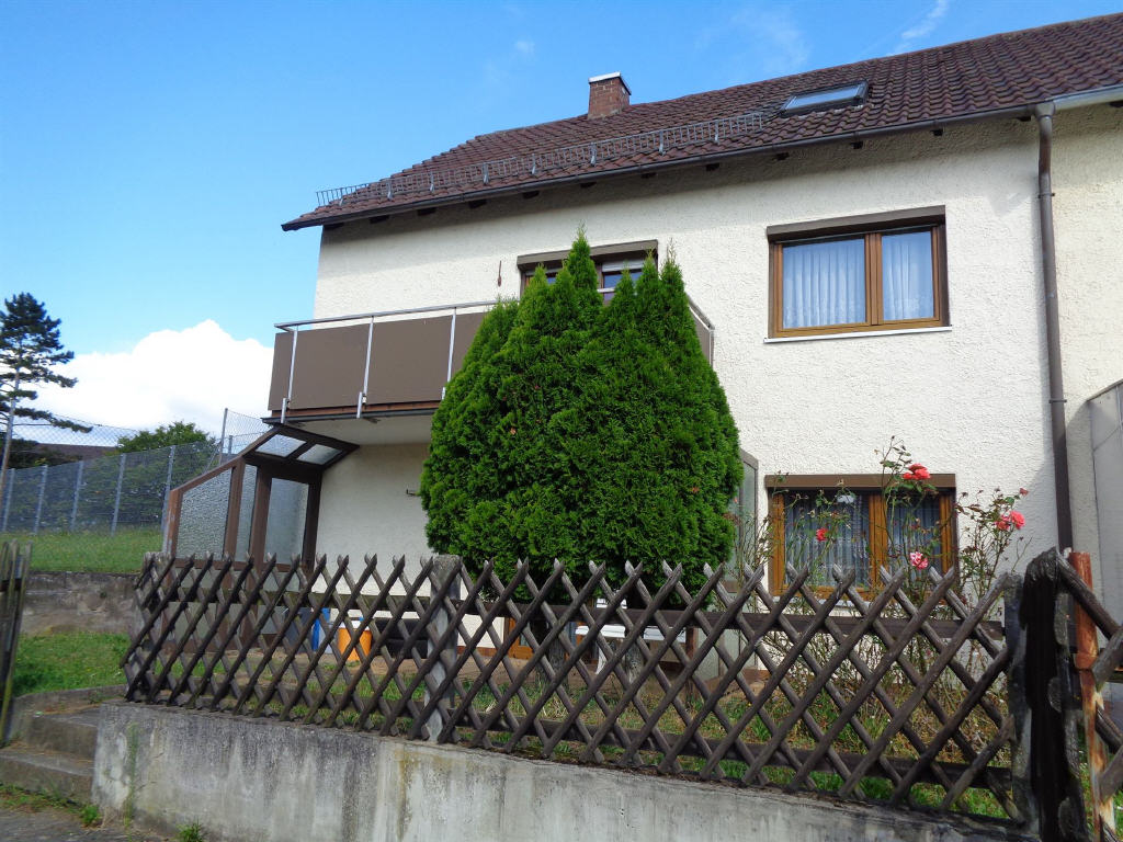 Einfamilienhaus zum Kauf 255.000 € 7 Zimmer 143 m²<br/>Wohnfläche 222 m²<br/>Grundstück Bestenheid Wertheim-Bestenheid 97877