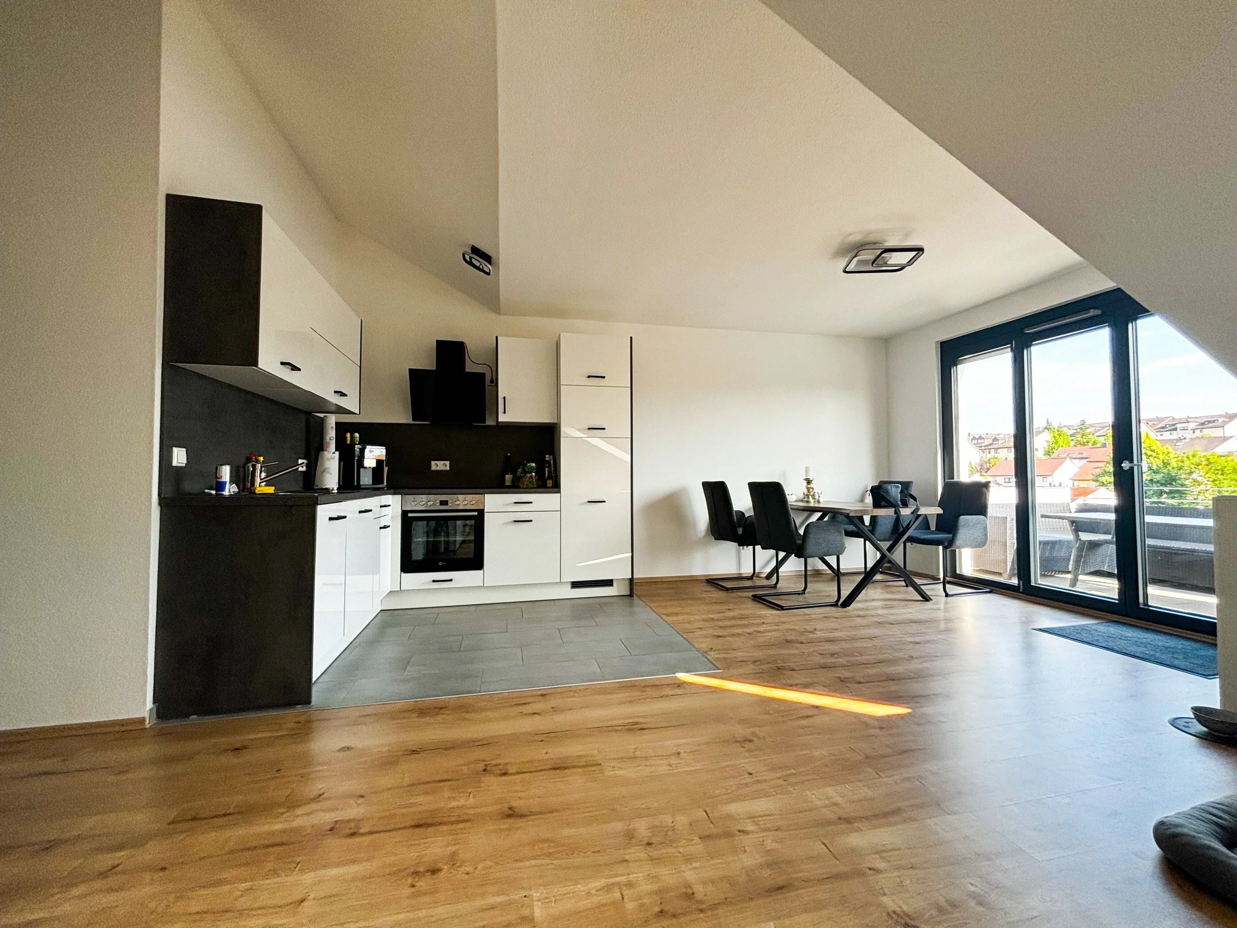 Penthouse zum Kauf 435.000 € 3,5 Zimmer 91,3 m²<br/>Wohnfläche 2.<br/>Geschoss Klingenberg - Nord Heilbronn 74081