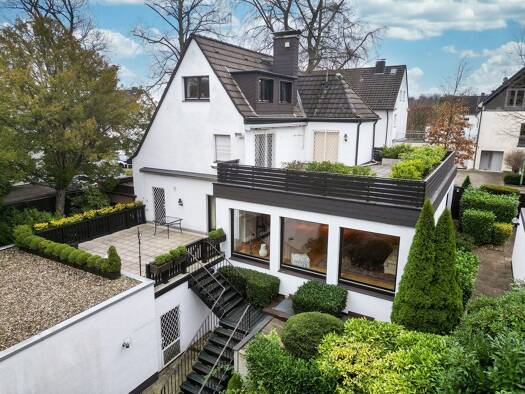 Einfamilienhaus zum Kauf 1.100.000 € 7 Zimmer 240 m² 1.343 m² Grundstück Stadtwald Stadtbezirk II 45134
