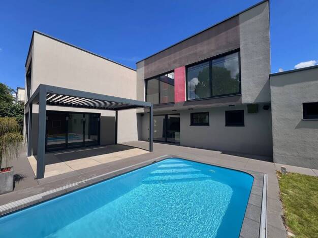 Villa zum Kauf 6 Zimmer 280,1 m² 954 m² Grundstück Bitterfeld Bitterfeld-Wolfen 06749