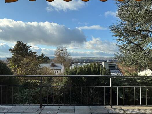 Einfamilienhaus zur Miete 2.200 € 7 Zimmer 220 m² 725 m² Grundstück frei ab sofort Göttingen 37075