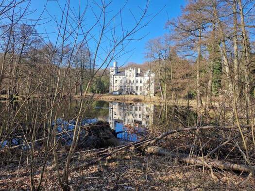 Haus zum Kauf 1.988.000 € 36 Zimmer 926,4 m² 2.908 m² Grundstück Gresse 19258