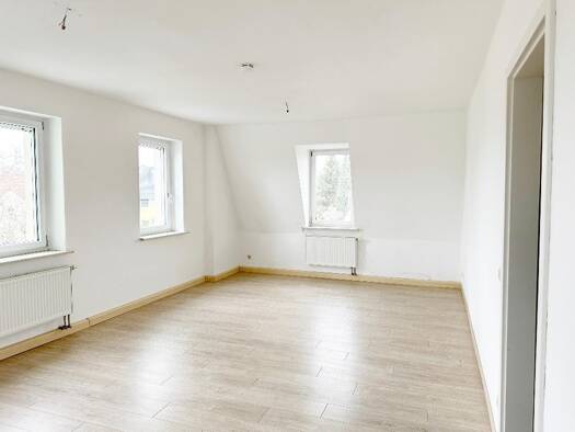Wohnung zur Miete 625 € 4 Zimmer 94 m² Großenhainer Straße 19 Nünchritz 01612
