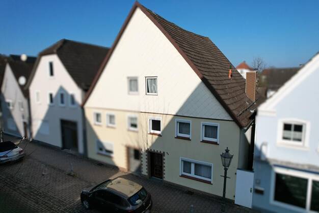 Doppelhaushälfte zum Kauf 79.000 € 5 Zimmer 109 m² 150 m² Grundstück Mühlenstraße 9B Beverungen Beverungen 37688