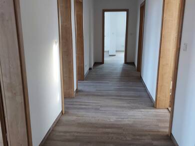 Wohnung zur Miete 720 € 4 Zimmer 96 m² Dachgeschoss, 3. Geschoss frei ab sofort Eisenberg Eisenberg 07607