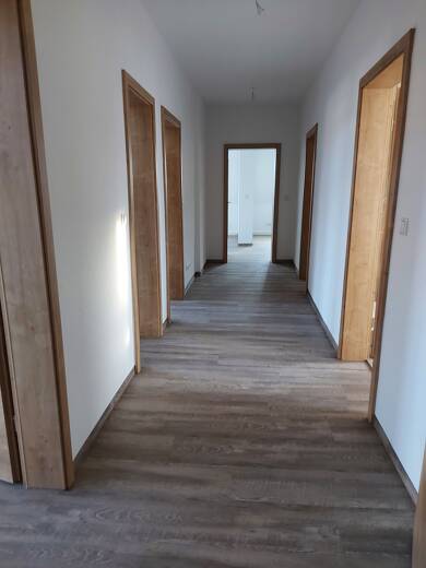 Wohnung zur Miete 720 € 4 Zimmer 96 m² Dachgeschoss, 3. Geschoss frei ab sofort Eisenberg Eisenberg 07607