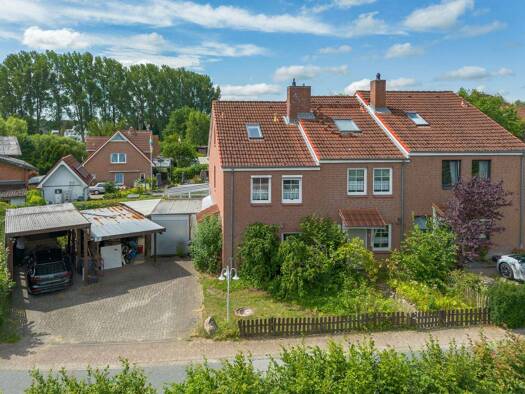 Reihenendhaus zum Kauf 520.000 € 9 Zimmer 192 m² 414 m² Grundstück frei ab sofort Bad Schwartau 23611