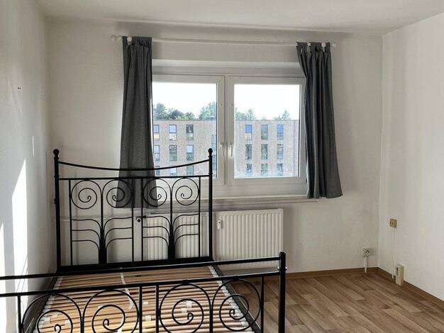 Wohnung zur Miete 400 € 1 Zimmer 27 m² frei ab 01.10.2026 Olof-Palme-Str. 13 Toitenwinkel Rostock 18147
