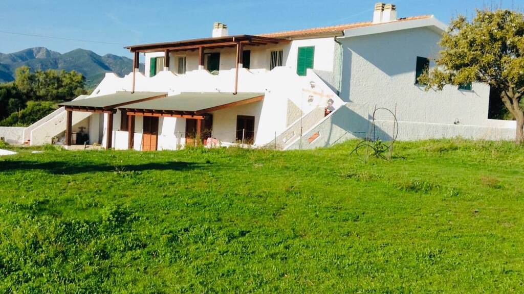 Haus zum Kauf 1.250.000 € 20 Zimmer 430 m² 20.000 m² Grundstück Agrustos 08020