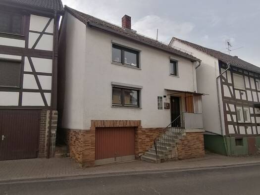 Einfamilienhaus zum Kauf als Kapitalanlage geeignet 98.000 € 5 Zimmer 90 m² 180 m² Grundstück Groß-Felda Feldatal 36325