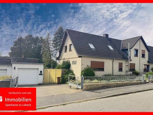 Doppelhaushälfte zum Kauf 290.000 € 4 Zimmer 120 m² 1.185 m² Grundstück frei ab sofort Schlutup Lübeck, Schlutup 23568