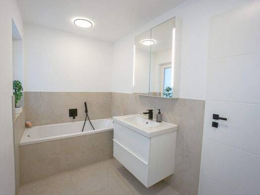 Doppelhaushälfte zum Kauf 649.000 € 5 Zimmer 118,3 m² 213 m² Grundstück frei ab sofort Stadeln Fürth 90765