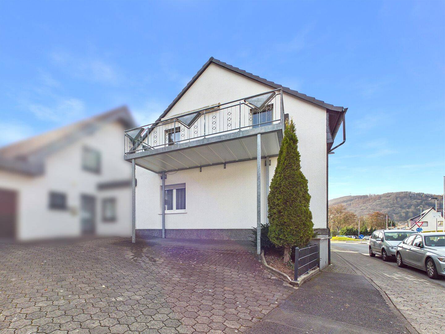 Immobilie in Plettenberg - SCHADE IMMOBILIEN - Charakter eines Hauses, Vorteile einer Wohnung! 2 ETWs inkl. Stellplatz! - Bild 3