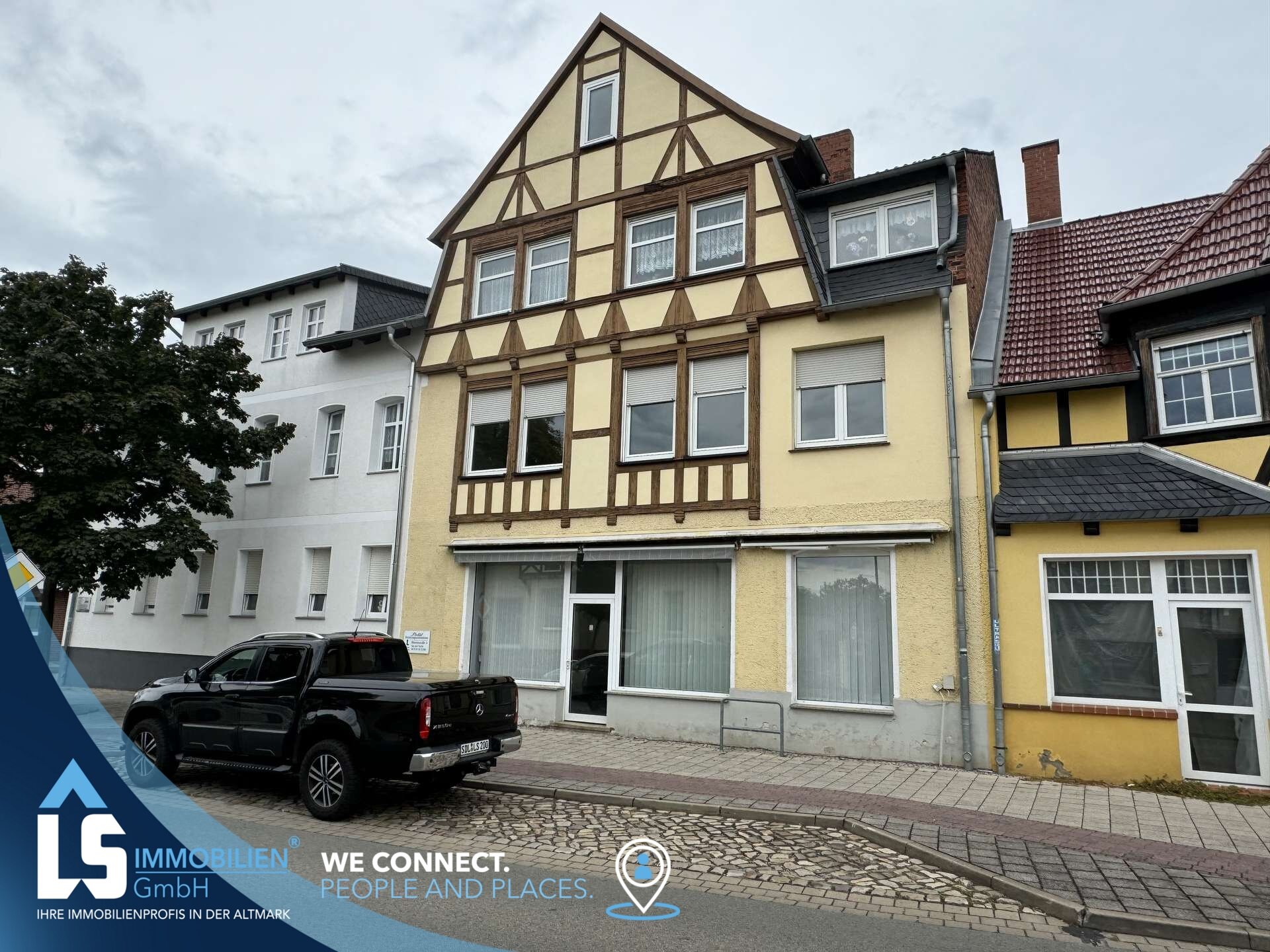 Wohn- und Geschäftshaus zum Kauf als Kapitalanlage geeignet 180.000 € 8 Zimmer 232 m²<br/>Fläche 295 m²<br/>Grundstück Tangerhütte Tangerhütte 39517