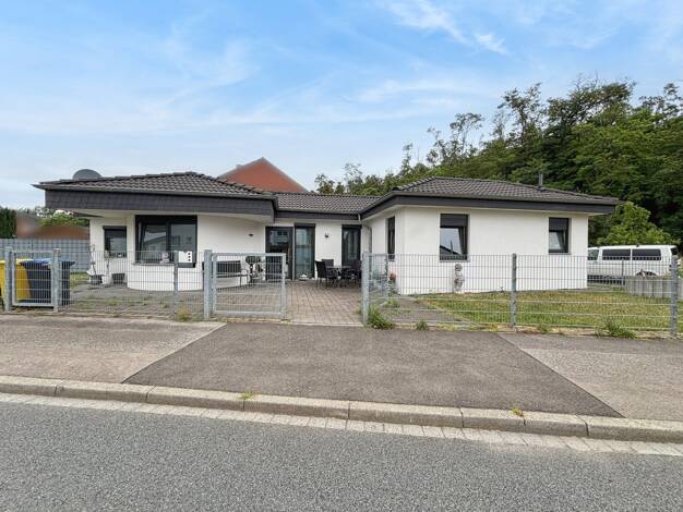 Bungalow zum Kauf 265.000 € 2 Zimmer 82 m² 318 m² Grundstück frei ab 01.02.2026 Eschweiler 52249