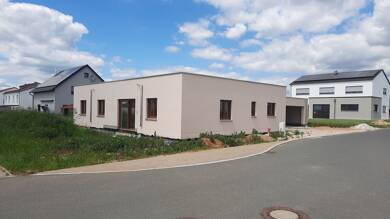 Bungalow zum Kauf - Neubau provisionsfrei 724.500 € 5 Zimmer 146 m² 748 m² Grundstück frei ab sofort Bürgermeister-Keckl-Str. 29 Deining Deining 92364