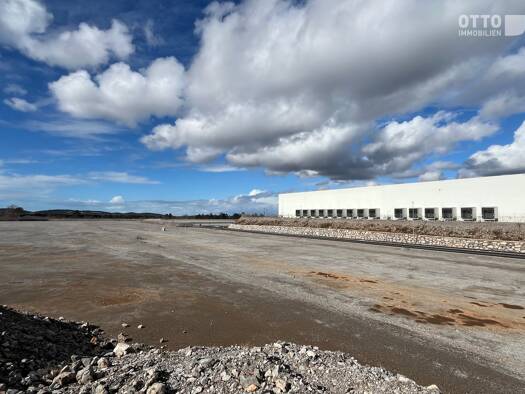 Produktionshalle zur Miete - Erstbezug provisionsfrei 44.390 m² Lagerfläche teilbar ab 5.000 m² Sezana 6210