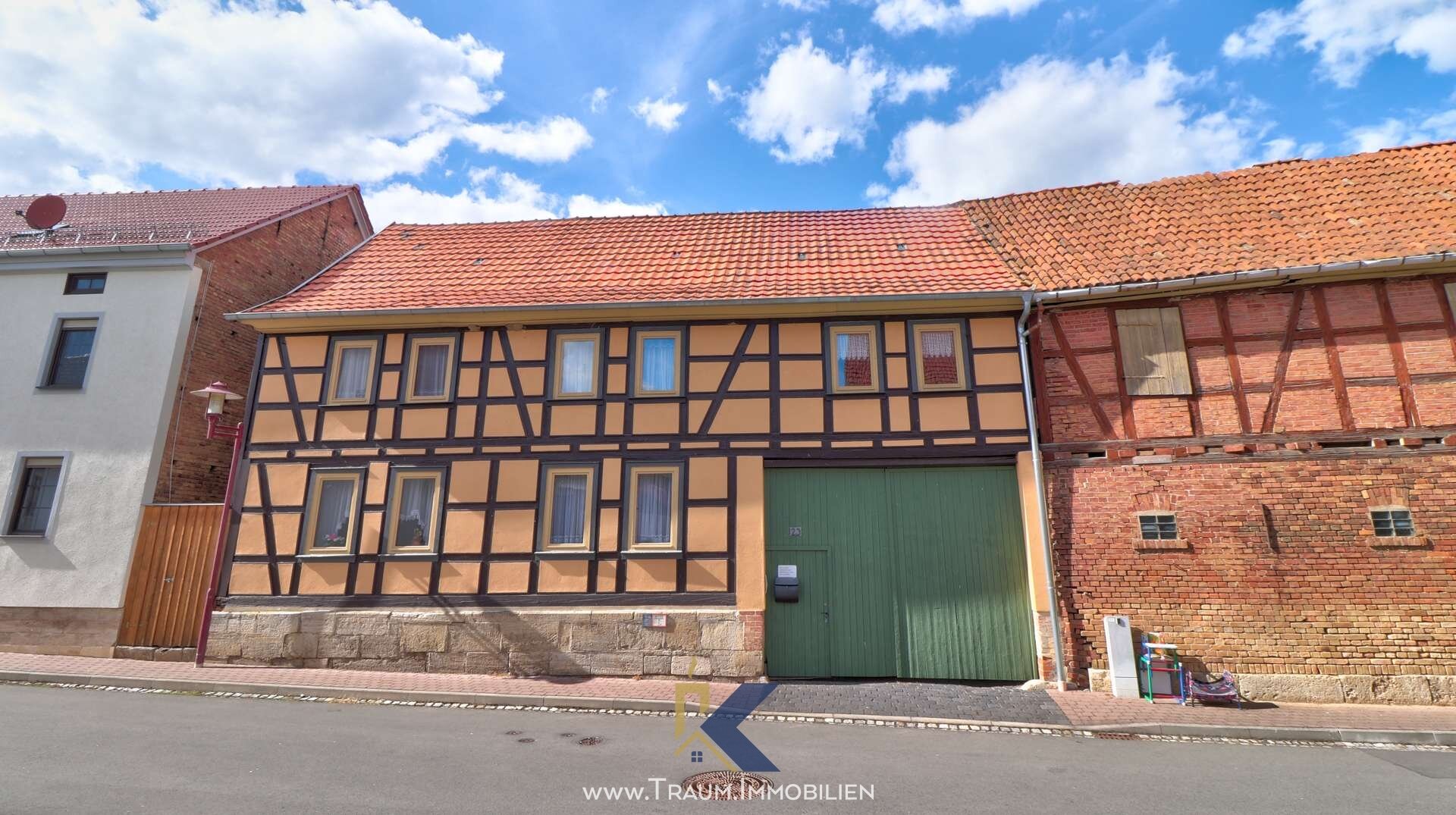 Bauernhaus zum Kauf 59.900 € 7 Zimmer 190 m²<br/>Wohnfläche 2.442 m²<br/>Grundstück Flarchheim 99986