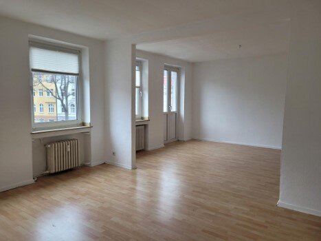 Wohnung zur Miete 700 € 4 Zimmer 94 m²<br/>Wohnfläche ab sofort<br/>Verfügbarkeit Belsenstraße 13 Oberkassel Düsseldorf 40545