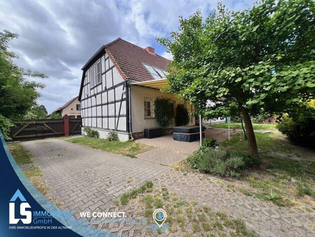 Haus zum Kauf 275.000 € 7 Zimmer 275 m² 4.425 m² Grundstück Cobbel 39517