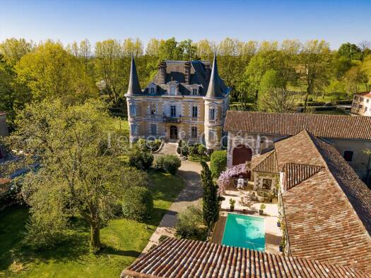 Haus zum Kauf 1.750.000 € 900 m² 8.305 m² Grundstück Peyrehorade 40300
