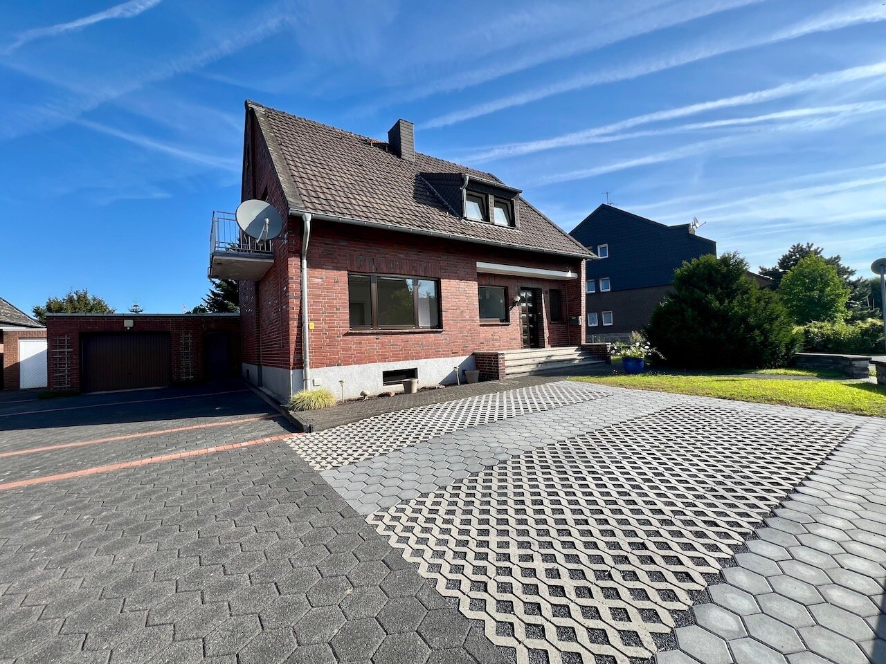 Mehrfamilienhaus zum Kauf 498.000 € 5 Zimmer 122,1 m²<br/>Wohnfläche 643 m²<br/>Grundstück Rosellen Neuss 41470