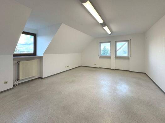 Wohnung zur Miete 920 € 4 Zimmer 116 m² Neustadt 91413