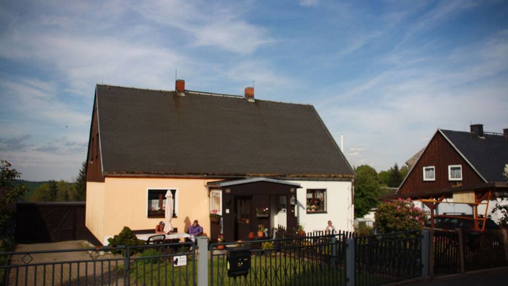 Doppelhaushälfte zum Kauf 60.000 € 3 Zimmer 60 m² 1.227 m² Grundstück Frauenstein 09623