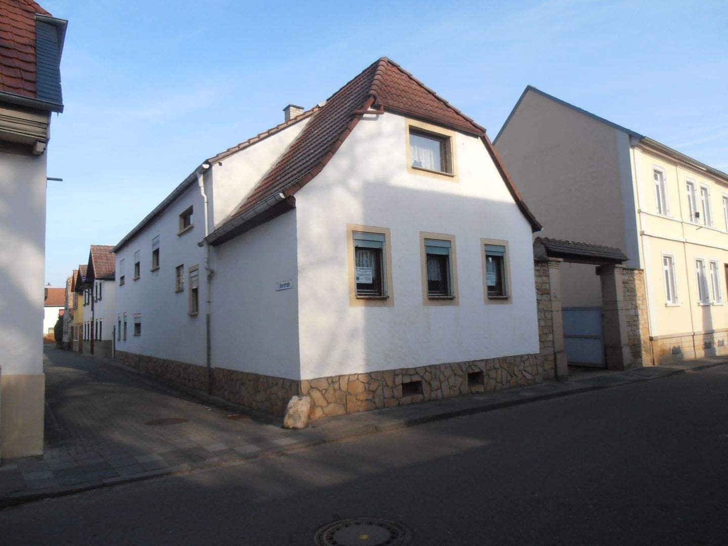 Immobilie in Freinsheim - FREINSHEIM, Wohnung, älteres Baujahr, mit Keller und Garage, gepflegt. Verkaufspreis 248 000,00 Euro. - Bild 1