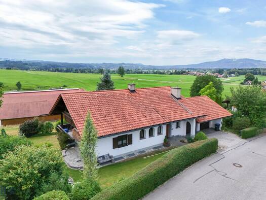 Einfamilienhaus zum Kauf 1.075.000 € 6 Zimmer 212 m² 930 m² Grundstück Oberhausen Oberhausen 82386