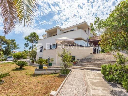 Haus zum Kauf 2.450.000 € 10 Zimmer 600 m² Sutivan Sutivan