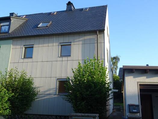 Doppelhaushälfte zum Kauf 161.000 € 9 Zimmer 215 m² 448 m² Grundstück Innenstadt Hof 95032