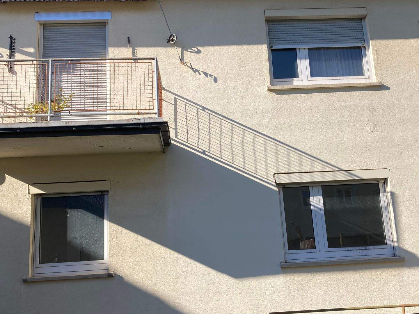 Immobilie in Villingen-Schwenningen - VS-Schwenningen, Doppelhaushälfte mit 3 Wohnungen, Doppelgarage. - Bild 3