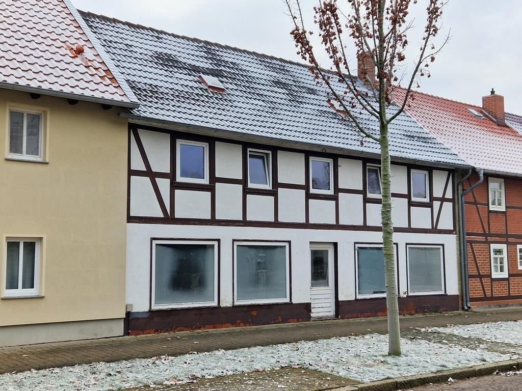 Reihenmittelhaus zum Kauf 19.000 € 8 Zimmer 80 m²<br/>Wohnfläche 213 m²<br/>Grundstück Wulferstedt Am großen Bruch 39393