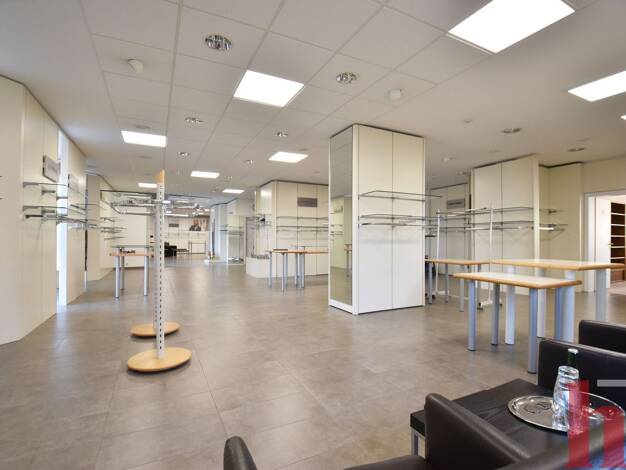 Laden zur Miete 1.800 € 300 m² Verkaufsfläche Lohne Lohne (Oldenburg) 49393