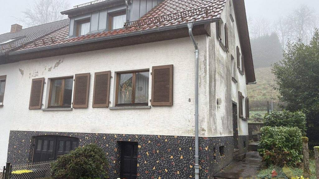 Doppelhaushälfte zum Kauf 89.000 € 8 Zimmer 107 m² 704 m² Grundstück Waldhölzbach Losheim am See / Waldhölzbach 66679