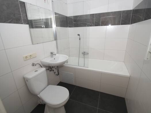 Wohnung zur Miete 365 € 3 Zimmer 61,5 m² 4. Geschoss Dequeder Straße 25 Neue Neustadt Magdeburg 39124