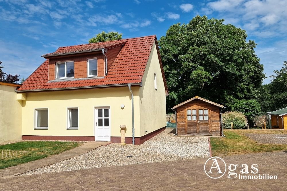 Einfamilienhaus zur Miete 1.150 € 2 Zimmer 95 m²<br/>Wohnfläche 364 m²<br/>Grundstück 01.12.2024<br/>Verfügbarkeit Französische Str. 20 Müncheberg Müncheberg 15374