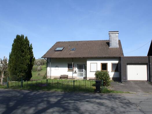 Haus zum Kauf 259.000 € 7 Zimmer 197 m² 662 m² Grundstück Erndtebrück 57339