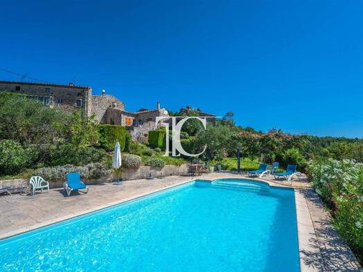 Haus zum Kauf 550.000 € 363 m² 8.814 m² Grundstück Vinezac 07110