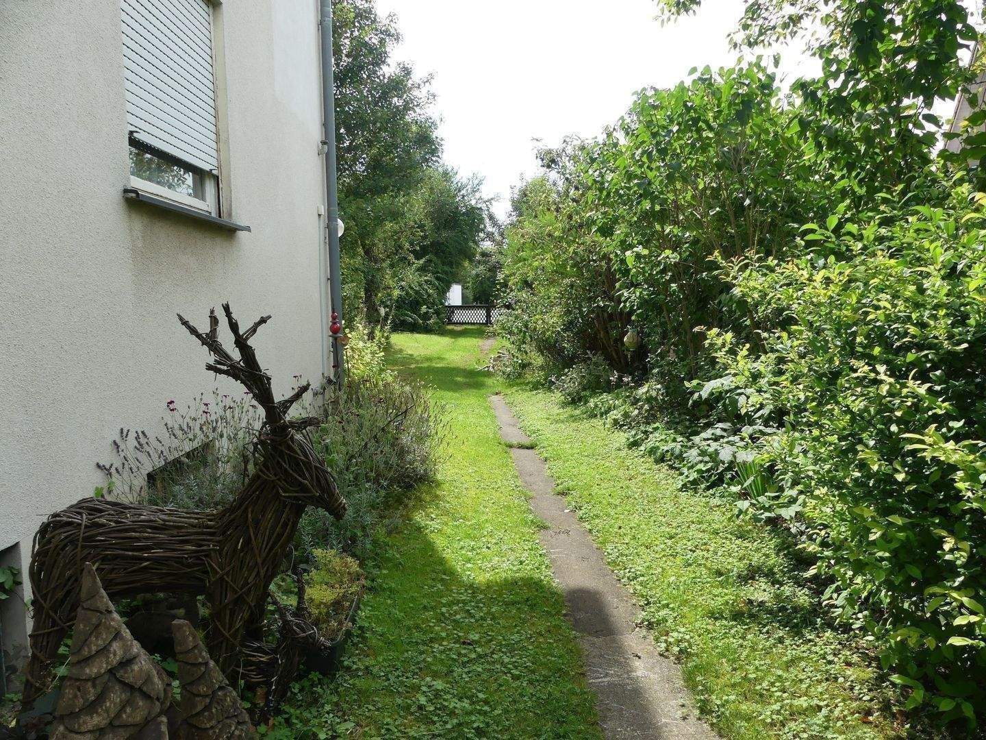 Immobilie in Forchheim - Zweifamilienhaus mit Potenzial: Renovierungsobjekt auf Großem Grundstück in Forchheim Reuth - Bild 3