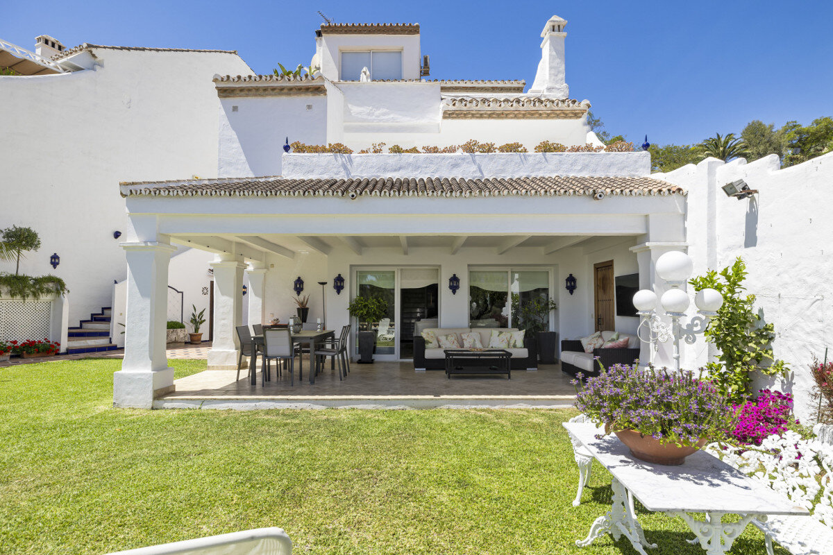 Stadthaus zum Kauf 1.290.000 € 5 Zimmer 255 m²<br/>Wohnfläche Nueva Andalucia 29660