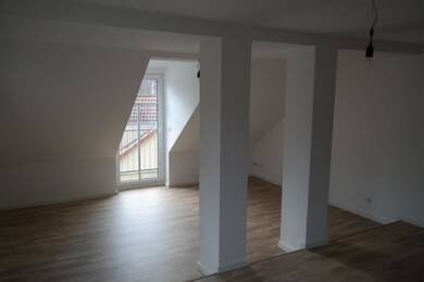 Wohnung zur Miete 439 € 2 Zimmer 67,5 m² Dachgeschoss frei ab 01.09.2025 An der Kohlenbahn 2 Reinsdorf Reinsdorf b Zwickau 08141
