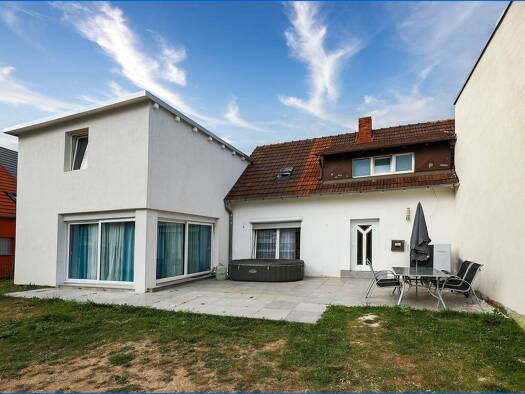 Doppelhaushälfte zum Kauf 490.000 € 6 Zimmer 154 m² 315 m² Grundstück frei ab 01.09.2026 Singen Singen (Hohentwiel) 78224