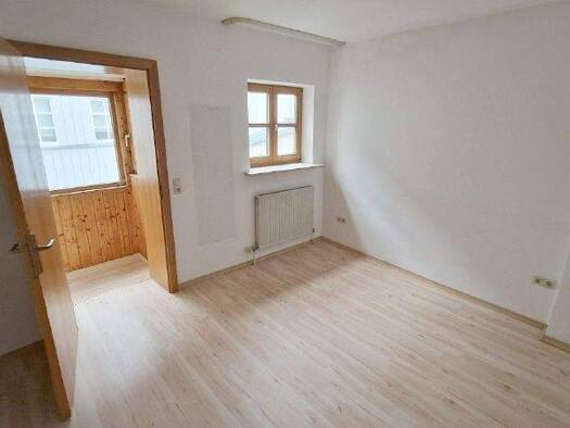 Wohnung zur Miete 330 € 2 Zimmer 39,9 m² 2. Geschoss frei ab 01.03.2026 Straubing 94315